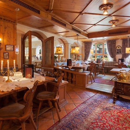 Das Traditionshotel Schwarzer Adler Tannheim Buitenkant foto