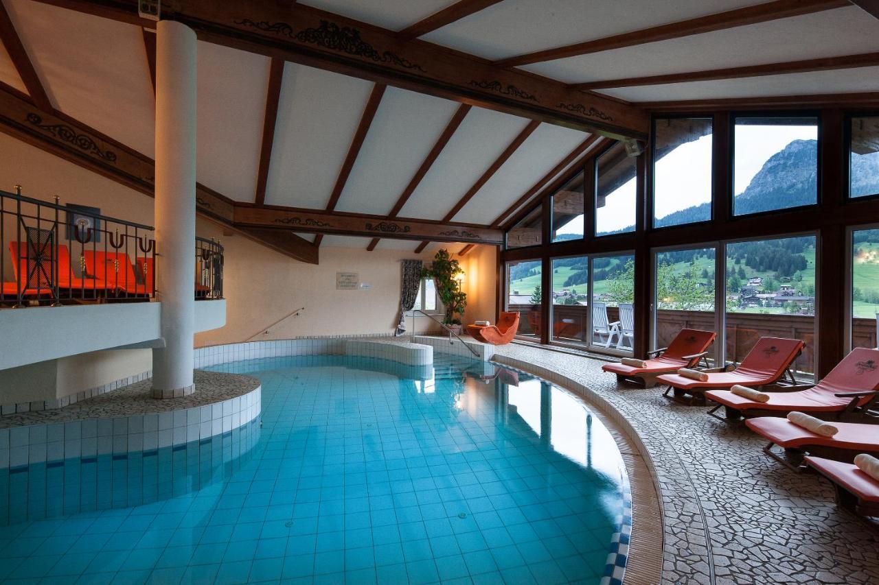 Das Traditionshotel Schwarzer Adler Tannheim Buitenkant foto