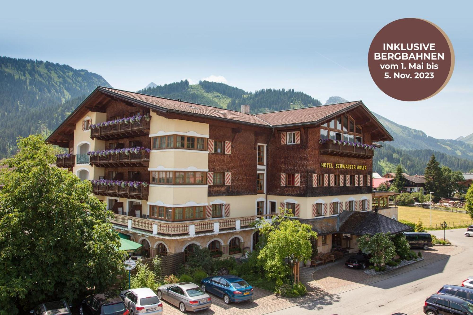 Das Traditionshotel Schwarzer Adler Tannheim Buitenkant foto