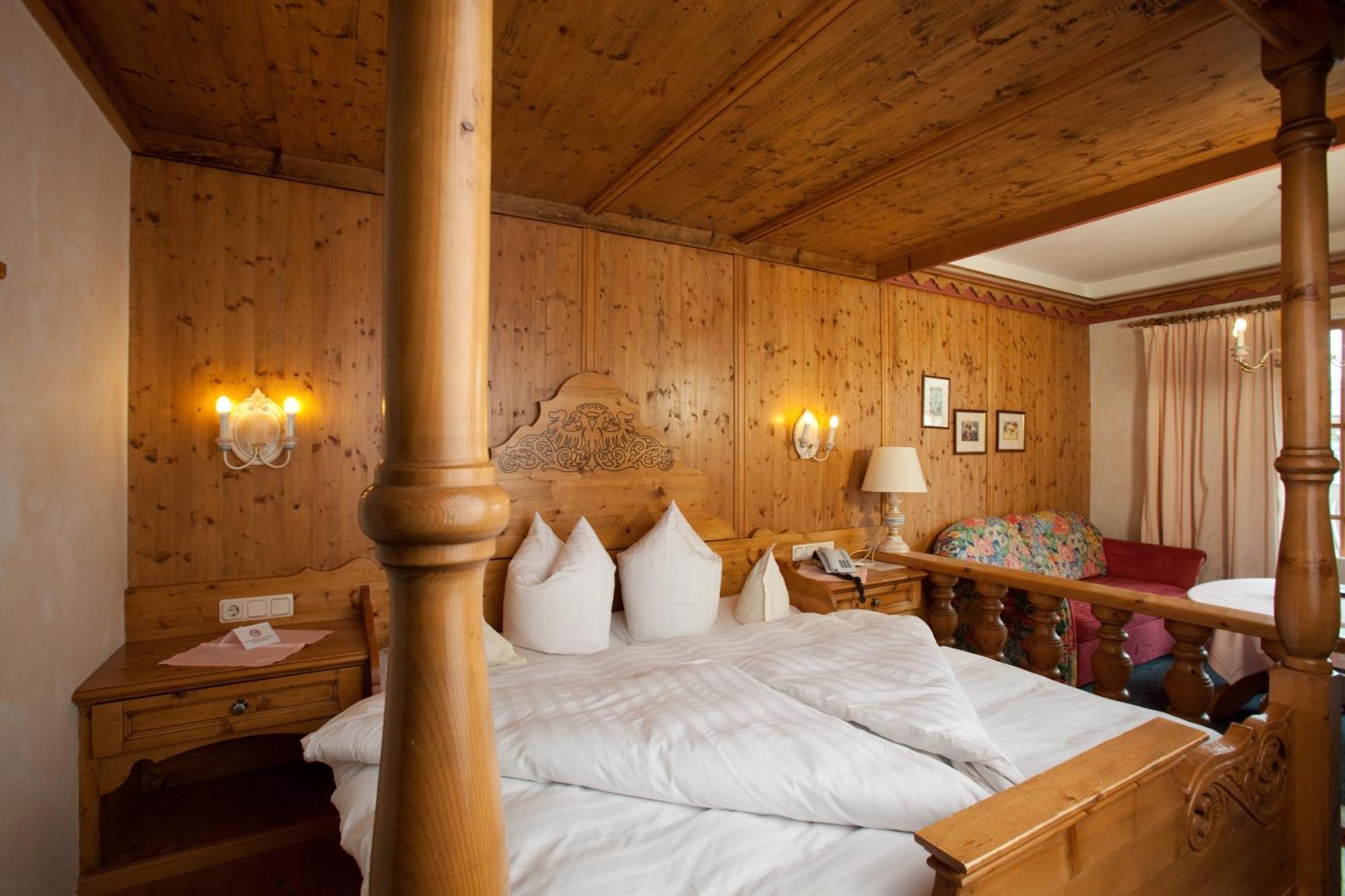 Das Traditionshotel Schwarzer Adler Tannheim Buitenkant foto