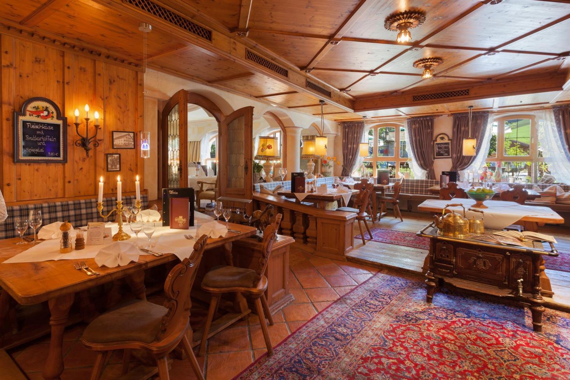 Das Traditionshotel Schwarzer Adler Tannheim Buitenkant foto
