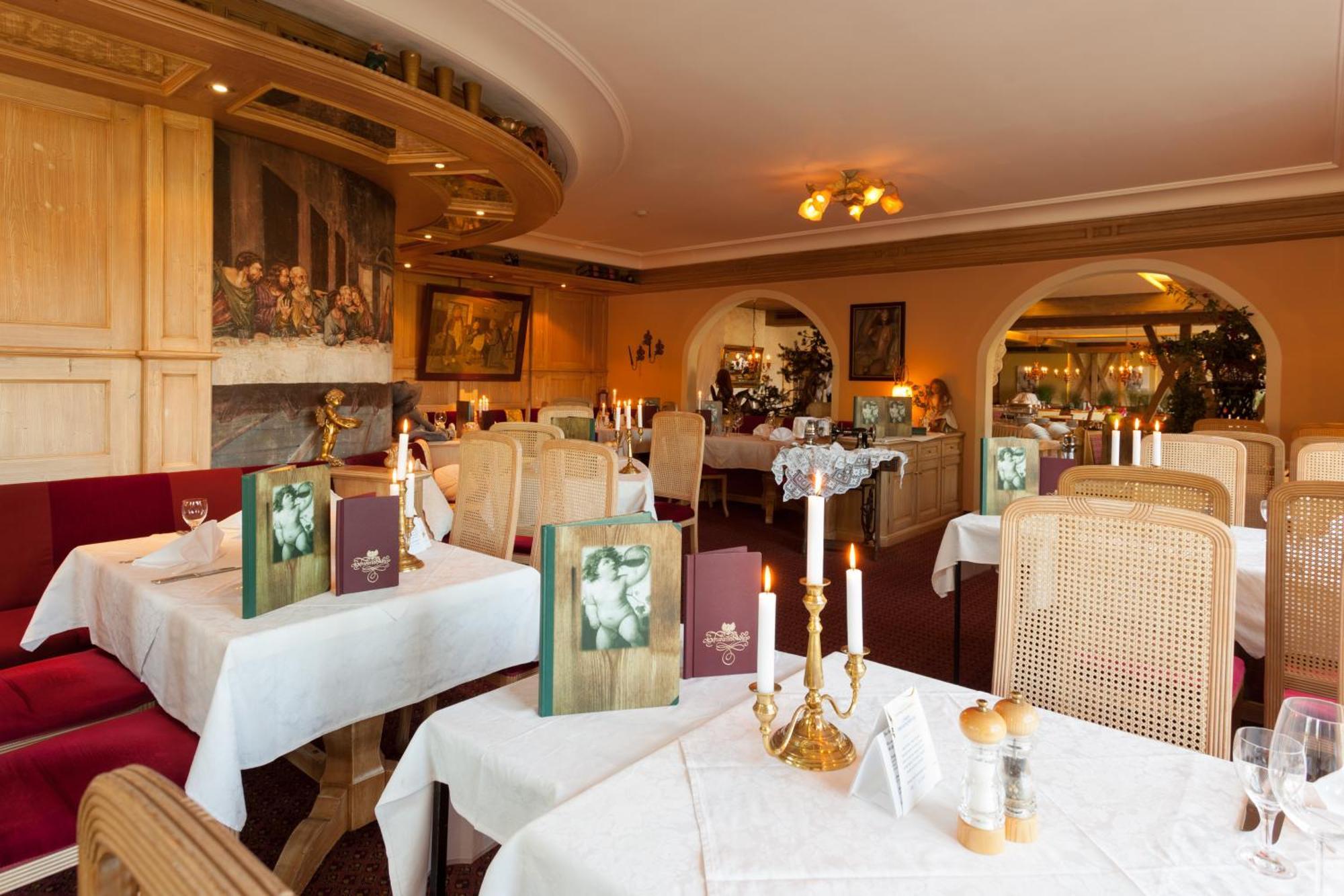 Das Traditionshotel Schwarzer Adler Tannheim Buitenkant foto