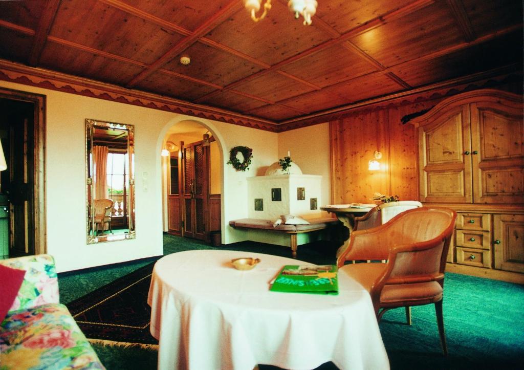 Das Traditionshotel Schwarzer Adler Tannheim Kamer foto
