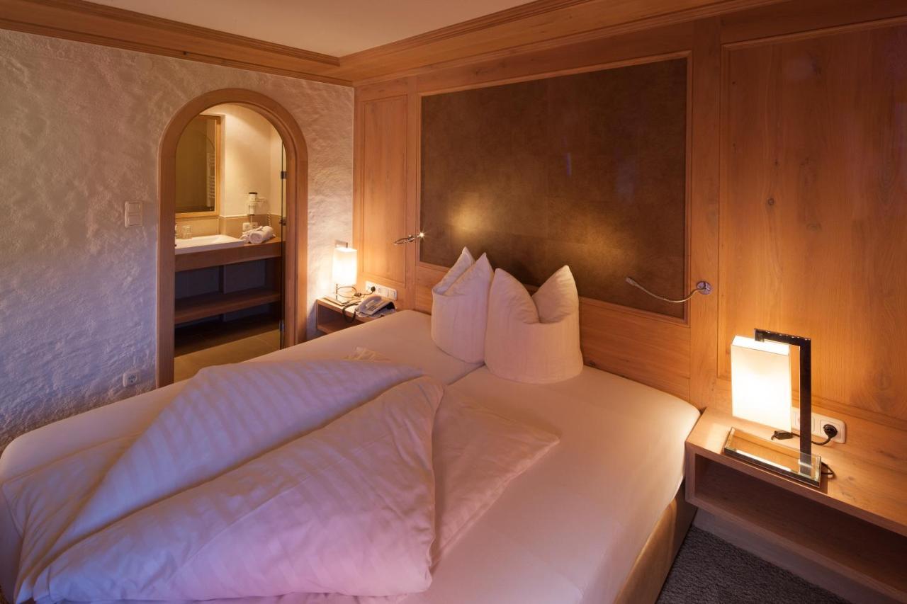 Das Traditionshotel Schwarzer Adler Tannheim Buitenkant foto