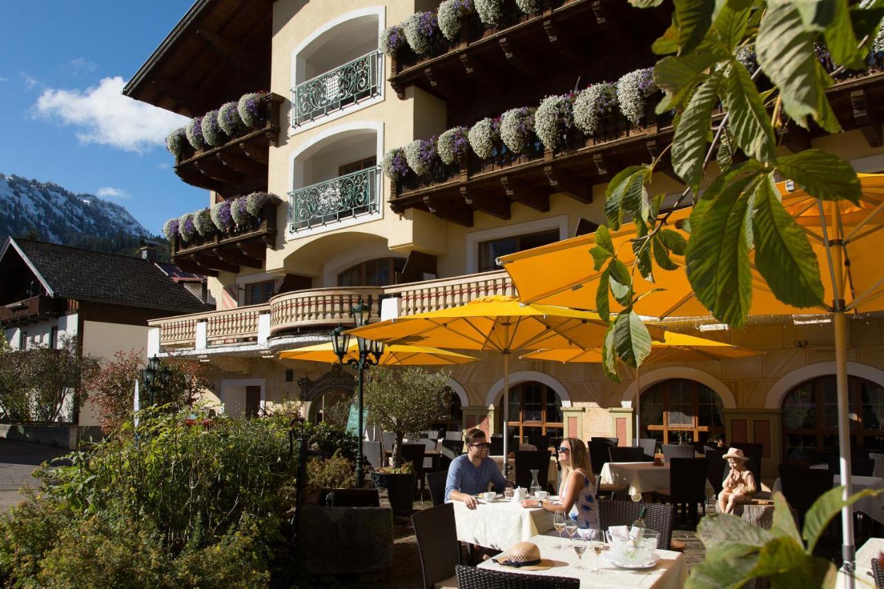 Das Traditionshotel Schwarzer Adler Tannheim Buitenkant foto