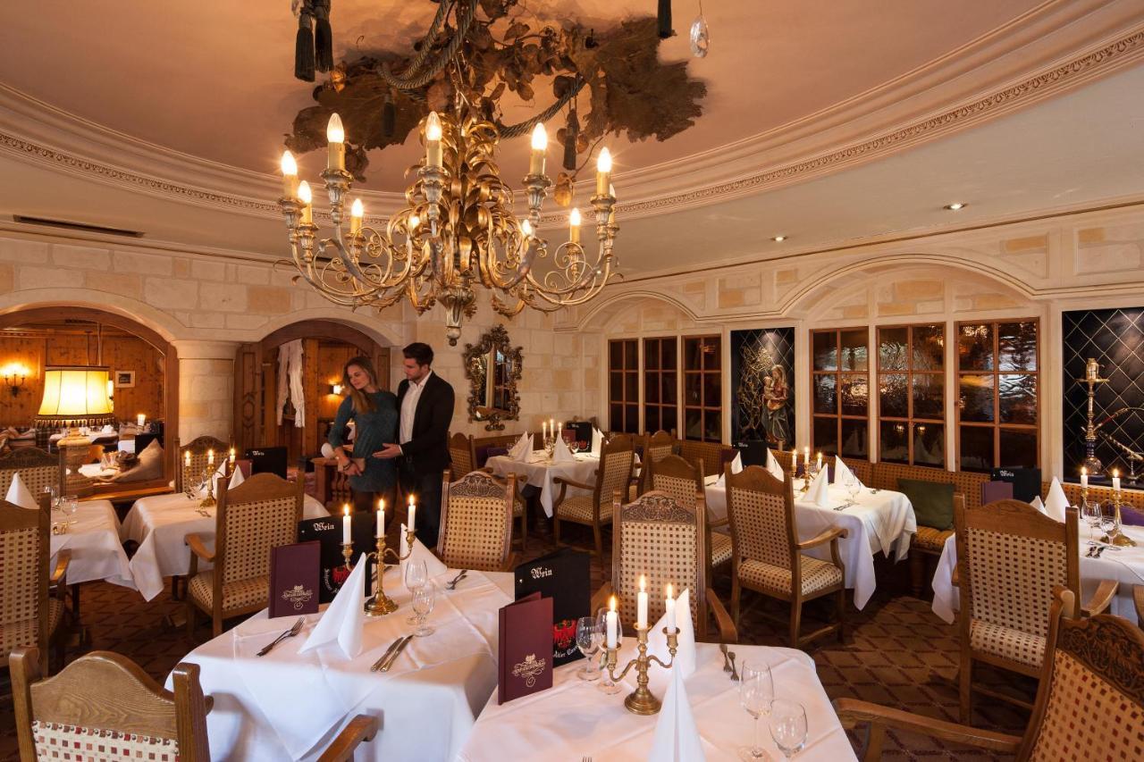 Das Traditionshotel Schwarzer Adler Tannheim Buitenkant foto