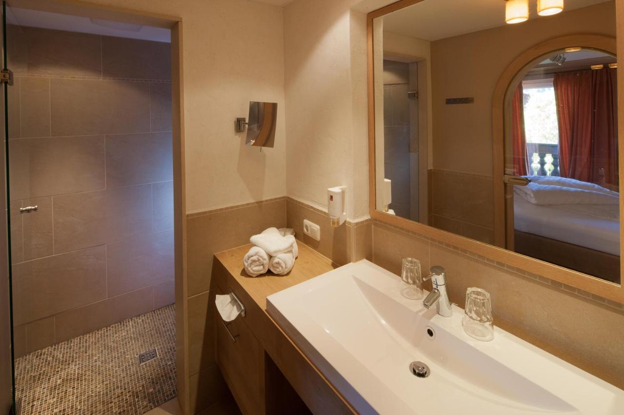 Das Traditionshotel Schwarzer Adler Tannheim Buitenkant foto